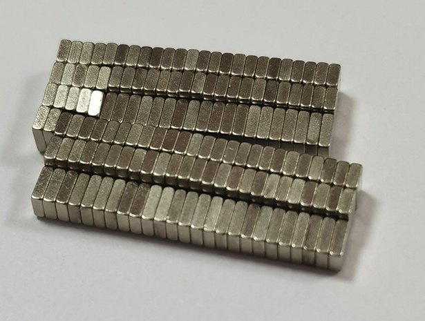 磁鐵相吸相斥原理